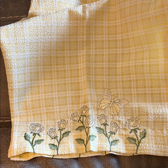 BonWorth Yellow Capri Pants with Floral Embellishments - Picture 3 of 5